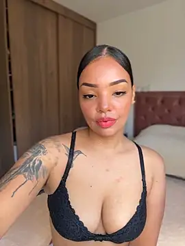 Snapshot of Sara_LipsX chatting on June 21, 7:49 pm Sara LipsX online show from June 21, 7:49 pm