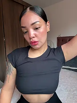 Snapshot of Sara_LipsX chatting on June 24, 10:42 pm Sara LipsX online show from June 24, 10:42 pm