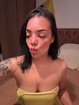 Snapshot of Sara_LipsX chatting on June 28, 12:38 am Sara LipsX online show from June 28, 12:38 am