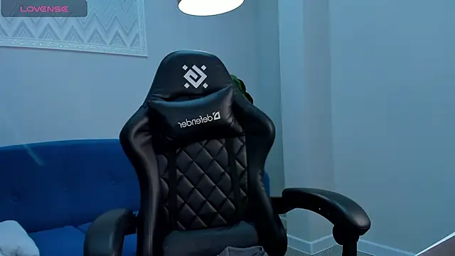 Snapshot of Angel_Sapphire_ chatting on March 2, 12:32 pm Angel Sapphire online show from March 2, 12:32 pm