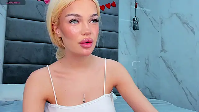 Snapshot of Angel_Sapphire_ chatting on March 19, 8:45 am Angel Sapphire online show from March 19, 8:45 am