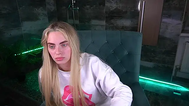 ChloeBrightt online show from November 11, 8:31 pm