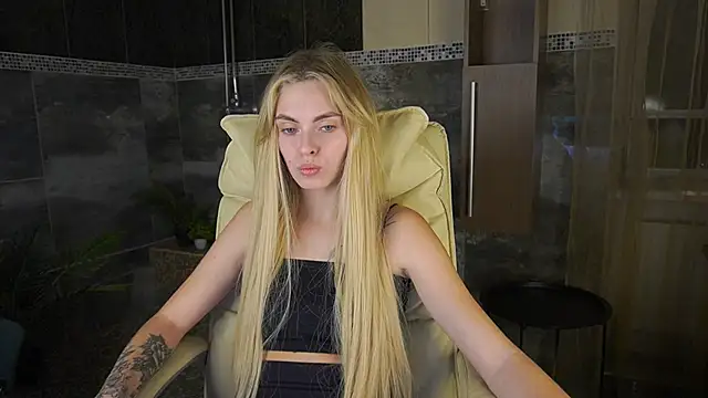 ChloeBrightt online show from November 26, 9:05 pm