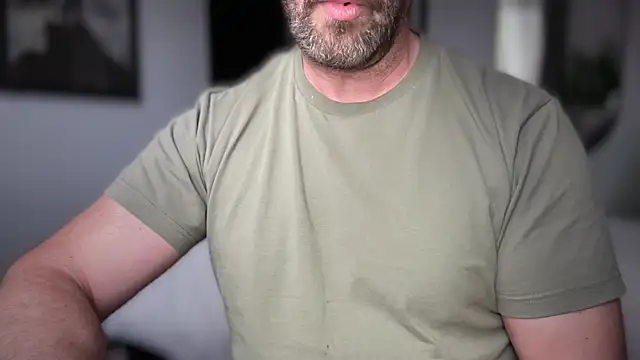 Snapshot of Mr_Beef chatting on March 6, 12:34 pm Mr Beef online show from March 6, 12:34 pm