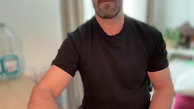 Mr Beef online show from May 4, 10:11 am