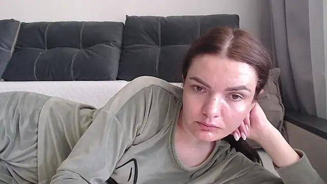 Snapshot of _JustmeHere_ chatting on May 6, 8:19 am JustmeHere online show from May 6, 8:19 am