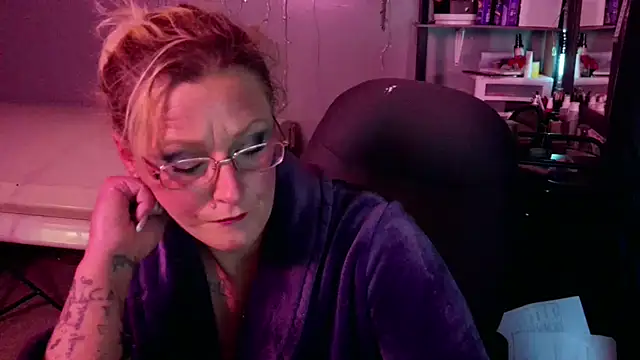 Snapshot of Lisalovely6981 chatting on January 26, 10:24 pm Lisalovely6981 online show from January 26, 10:24 pm