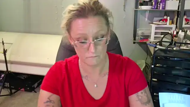 Snapshot of Lisalovely6981 chatting on January 29, 8:25 pm Lisalovely6981 online show from January 29, 8:25 pm