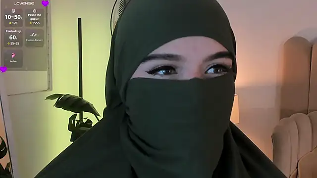 Snapshot of anna-henao chatting on May 7, 8:58 pm anna-henao online show from May 7, 8:58 pm