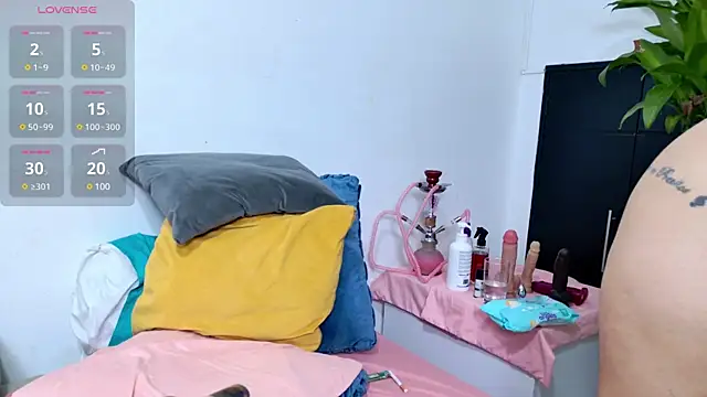 Snapshot of jamilaross chatting on December 27, 10:59 pm jamilaross online show from December 27, 10:59 pm