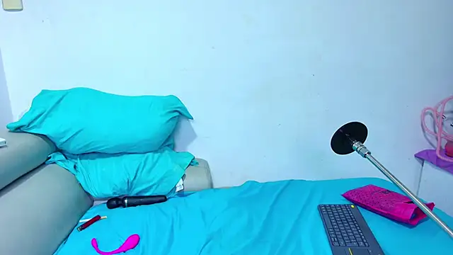 Snapshot of jamilaross chatting on January 6, 4:47 am jamilaross online show from January 6, 4:47 am