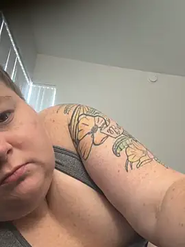 Snapshot of BBW2320 chatting on November 5, 12:27 pm BBW2320 online show from November 5, 12:27 pm