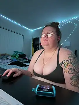Snapshot of BBW2320 chatting on July 15, 3:34 am BBW2320 online show from July 15, 3:34 am