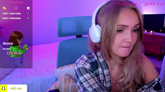 Snapshot of PrincessVS chatting on February 22, 11:42 am PrincessVS online show from February 22, 11:42 am