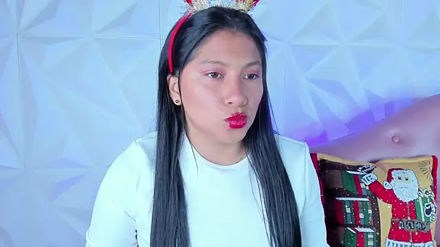 LinnaGardenia online show from December 11, 12:44 pm