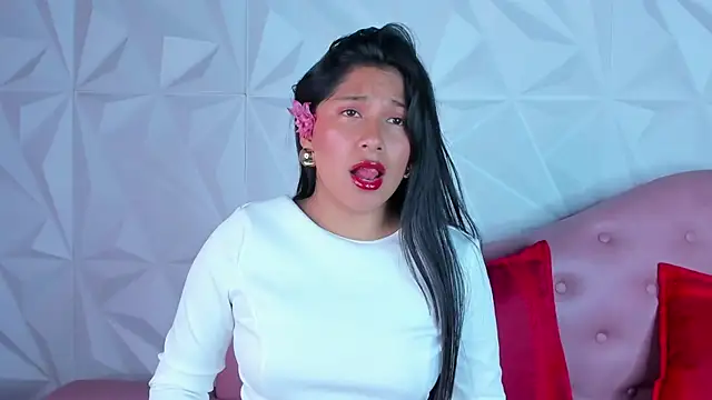 LinnaGardenia online show from December 25, 3:49 pm