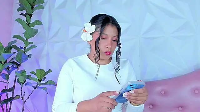 LinnaGardenia online show from January 21, 1:54 pm