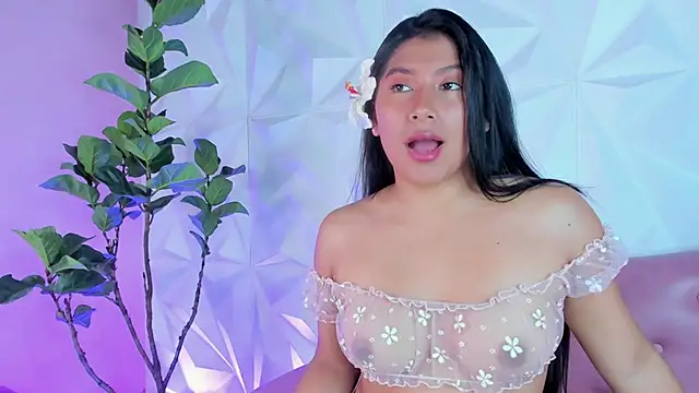 LinnaGardenia online show from February 7, 1:11 pm