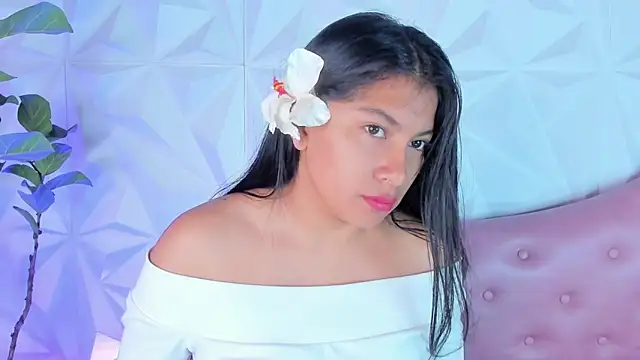 LinnaGardenia online show from February 10, 1:33 pm