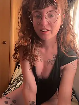 Snapshot of _foxygirl_ chatting on June 15, 6:21 pm foxygirl online show from June 15, 6:21 pm