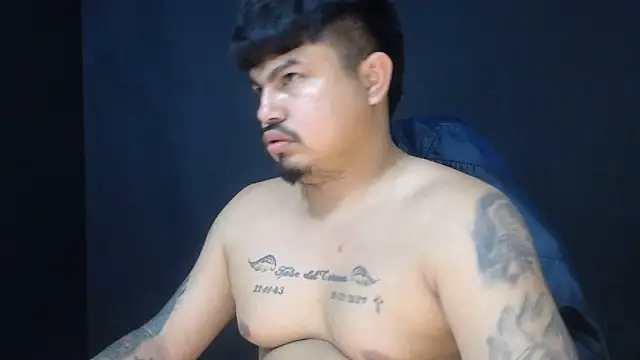 Snapshot of DickMasterfindom chatting on May 7, 10:48 pm DickMasterfindom online show from May 7, 10:48 pm