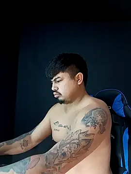 Snapshot of DickMasterfindom chatting on May 10, 2:39 am DickMasterfindom online show from May 10, 2:39 am