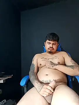 Snapshot of DickMasterfindom chatting on May 12, 8:44 am DickMasterfindom online show from May 12, 8:44 am