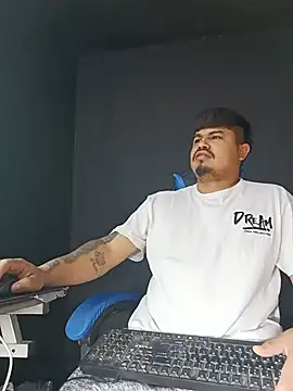 Snapshot of DickMasterfindom chatting on May 13, 6:44 am DickMasterfindom online show from May 13, 6:44 am