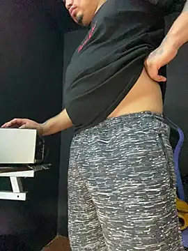 Snapshot of DickMasterfindom chatting on May 22, 7:15 am DickMasterfindom online show from May 22, 7:15 am