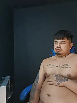 Snapshot of DickMasterfindom chatting on May 22, 9:53 pm DickMasterfindom online show from May 22, 9:53 pm