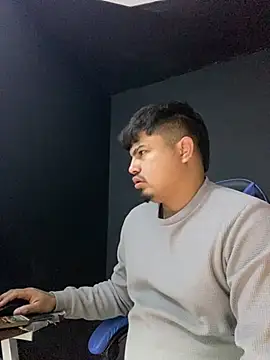 Snapshot of DickMasterfindom chatting on May 27, 4:59 pm DickMasterfindom online show from May 27, 4:59 pm