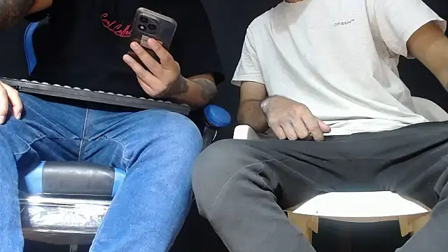 Snapshot of DickMasterfindom chatting on June 5, 6:52 am DickMasterfindom online show from June 5, 6:52 am