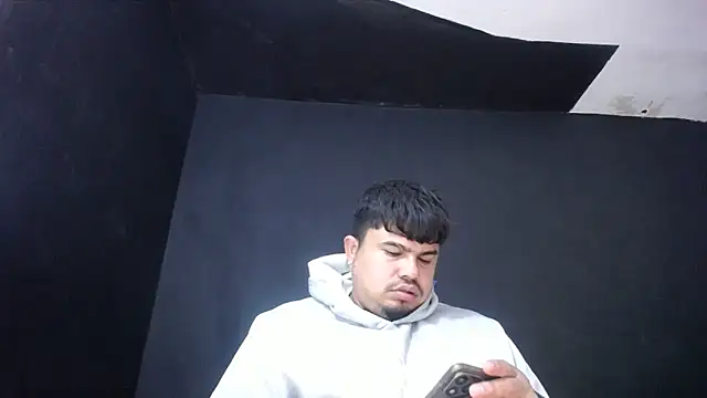 Snapshot of DickMasterfindom chatting on June 8, 5:52 am DickMasterfindom online show from June 8, 5:52 am