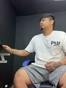 Snapshot of DickMasterfindom chatting on June 19, 2:27 am DickMasterfindom online show from June 19, 2:27 am