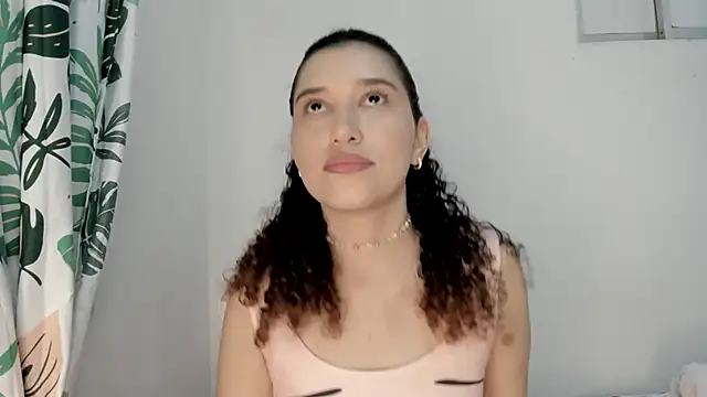 Snapshot of gabriela_duarte1 chatting on June 6, 1:00 am gabriela duarte1 online show from June 6, 1:00 am