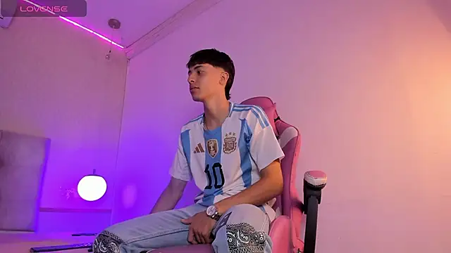 Snapshot of AlessandroDybala chatting on January 28, 12:11 pm AlessandroDybala online show from January 28, 12:11 pm