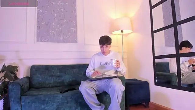 Snapshot of AlessandroDybala chatting on November 18, 12:31 pm AlessandroDybala online show from November 18, 12:31 pm