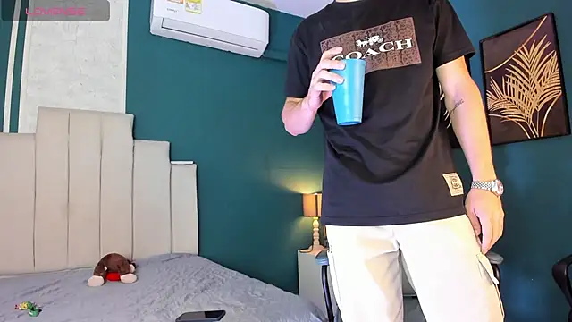 Snapshot of AlessandroDybala chatting on December 2, 12:32 pm AlessandroDybala online show from December 2, 12:32 pm