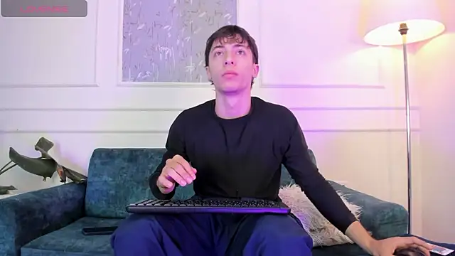 Snapshot of AlessandroDybala chatting on December 16, 12:43 pm AlessandroDybala online show from December 16, 12:43 pm