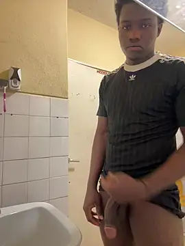 Snapshot of dalton453 chatting on December 18, 12:06 am dalton453 online show from December 18, 12:06 am