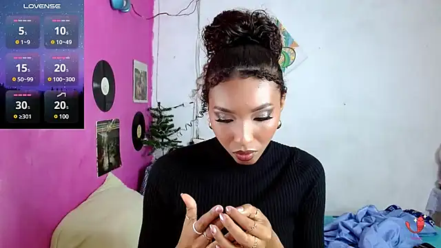 Snapshot of sensitive_brunette chatting on December 17, 12:56 am sensitive brunette online show from December 17, 12:56 am