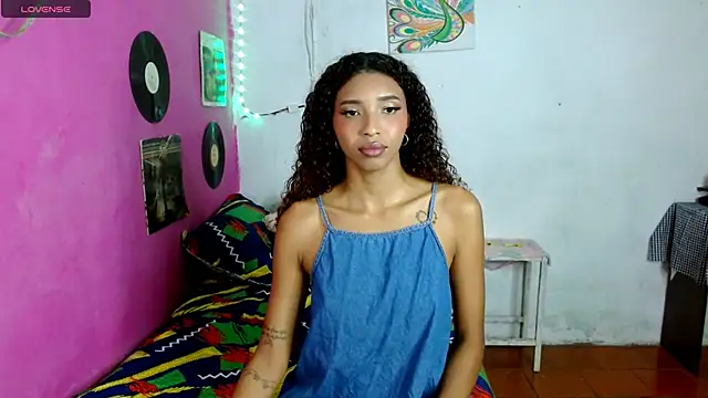 Snapshot of sensitive_brunette chatting on January 13, 11:27 pm sensitive brunette online show from January 13, 11:27 pm