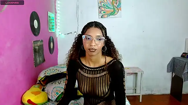 Snapshot of sensitive_brunette chatting on January 16, 12:34 am sensitive brunette online show from January 16, 12:34 am