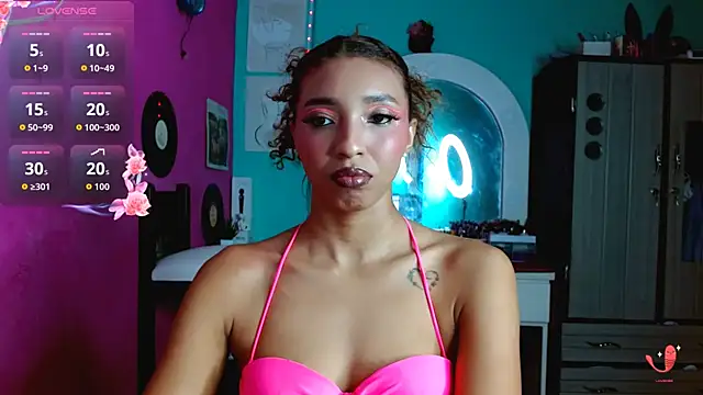 Snapshot of sensitive_brunette chatting on October 3, 11:13 pm sensitive brunette online show from October 3, 11:13 pm