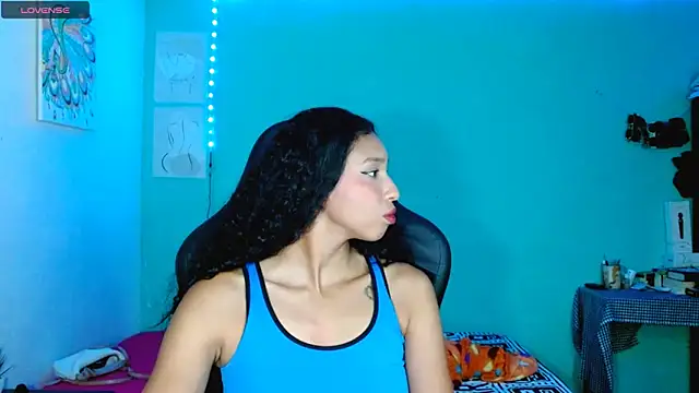 Snapshot of sensitive_brunette chatting on April 11, 12:59 am sensitive brunette online show from April 11, 12:59 am