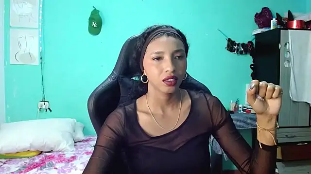 Snapshot of sensitive_brunette chatting on May 11, 6:05 pm sensitive brunette online show from May 11, 6:05 pm