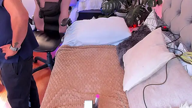 Tom cooper  online show from November 18, 12:42 pm