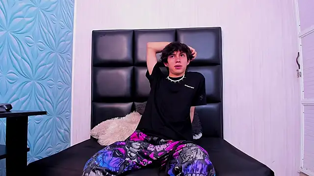 Snapshot of JeanRam18 chatting on February 25, 11:52 am JeanRam18 online show from February 25, 11:52 am