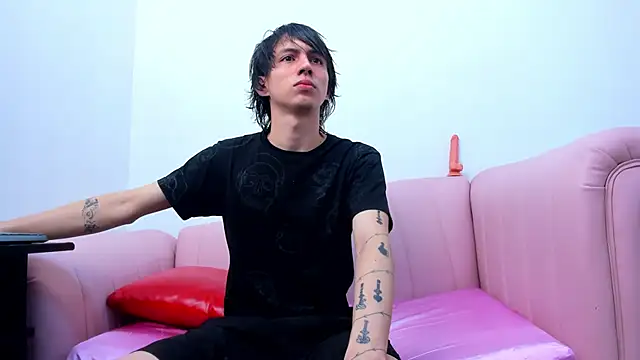 Snapshot of JeanRam18 chatting on December 2, 11:37 am JeanRam18 online show from December 2, 11:37 am