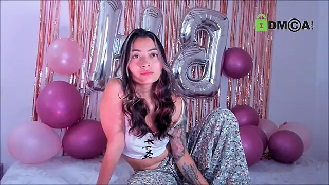 Lauren A online show from December 13, 5:21 pm